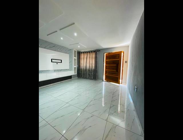 2 BEDROOM HOUSE FOR SALE IN KWAMASHU